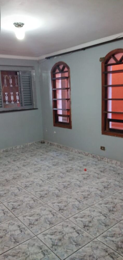 Sobrado à venda com 3 quartos, 220m² - Foto 1