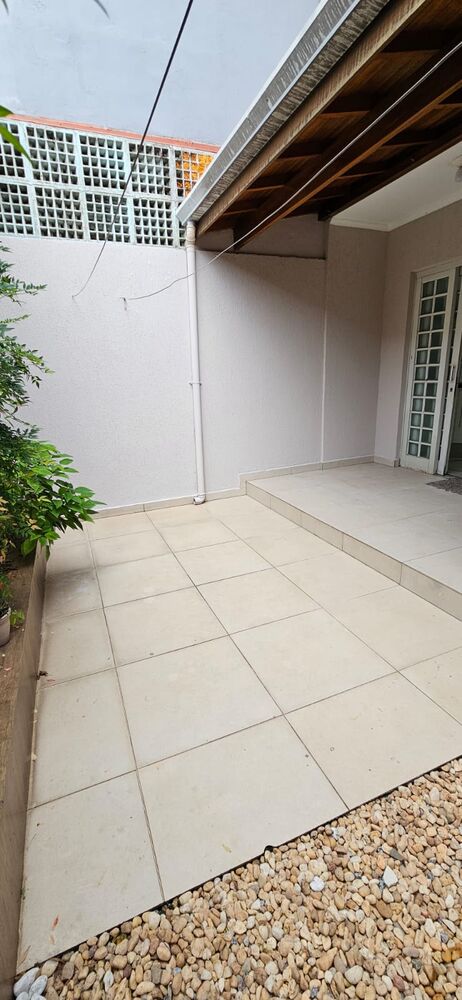 Sobrado à venda com 3 quartos, 200m² - Foto 2