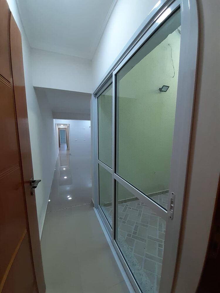 Apartamento à venda com 2 quartos, 67m² - Foto 2