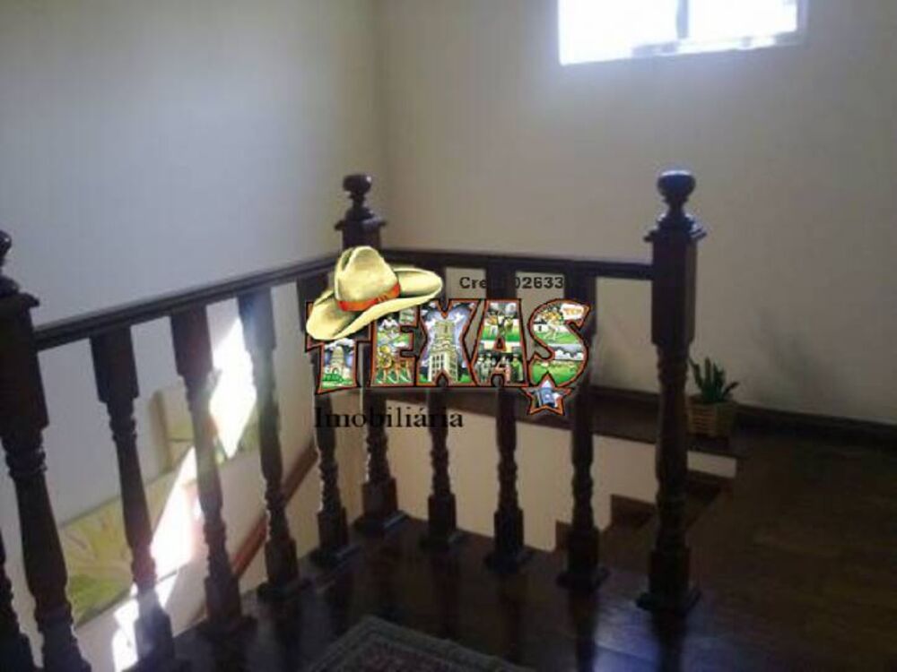 Sobrado à venda com 2 quartos, 230m² - Foto 1