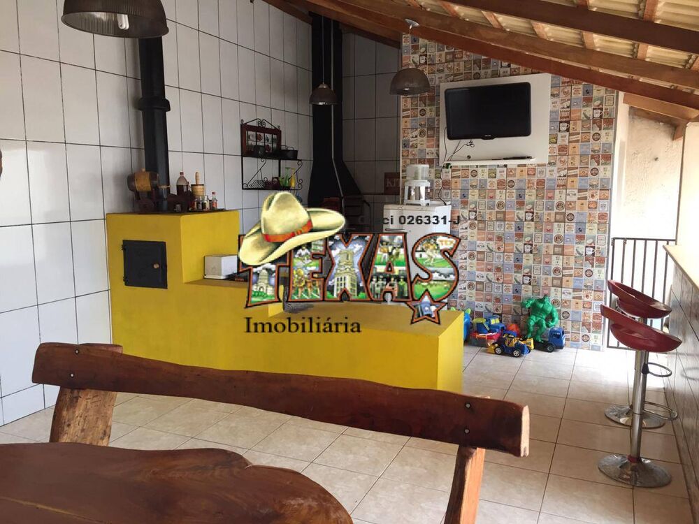 Casa à venda com 4 quartos, 500m² - Foto 2