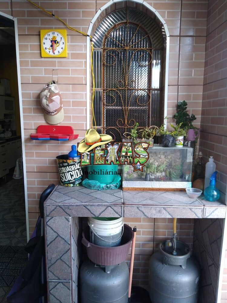 Sobrado à venda com 6 quartos, 144m² - Foto 2