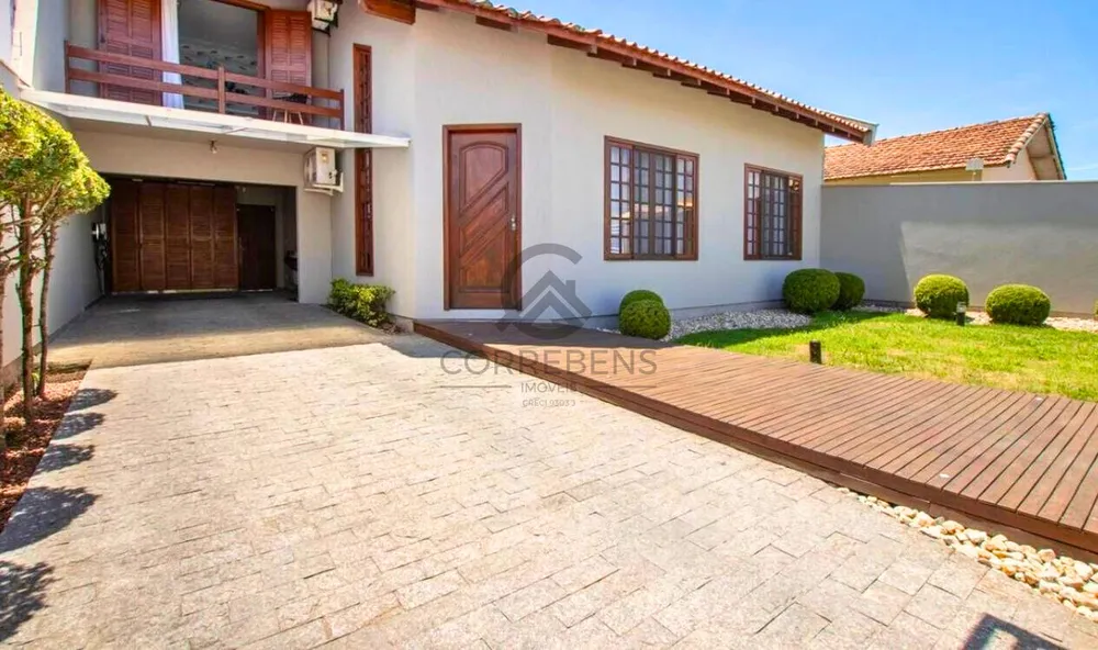 Casa, 3 quartos, 228 m² - Foto 1