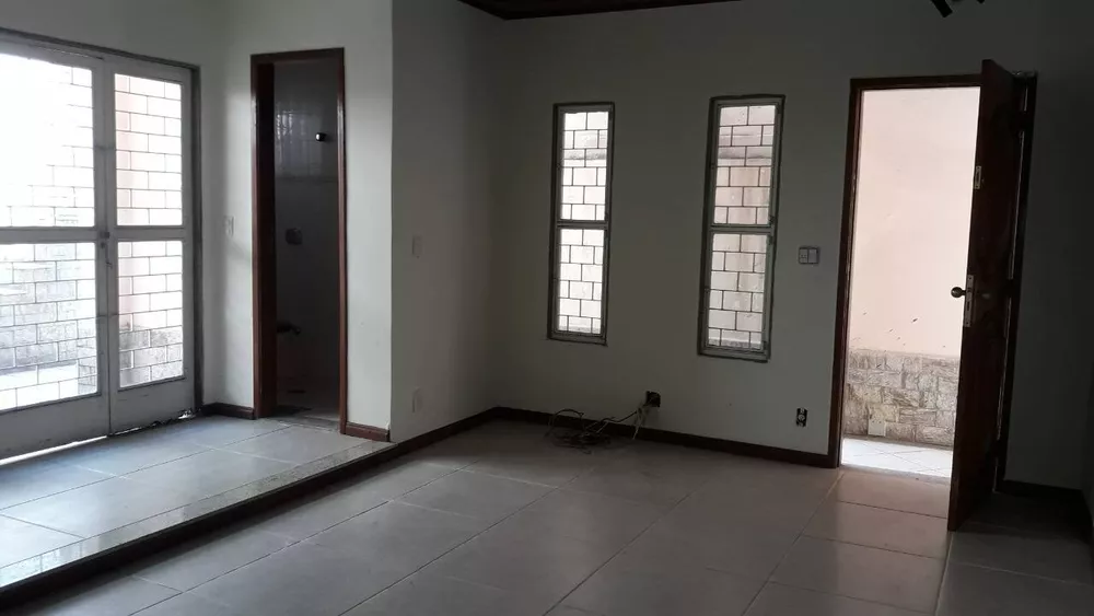 Casa de Condomínio à venda com 4 quartos, 248m² - Foto 2