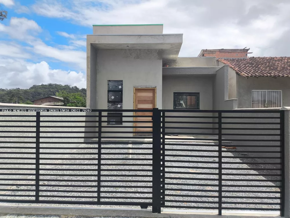 Casa à venda com 3 quartos, 137m² - Foto 1