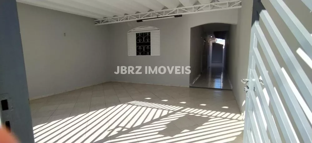 Casa à venda com 2 quartos, 130m² - Foto 1