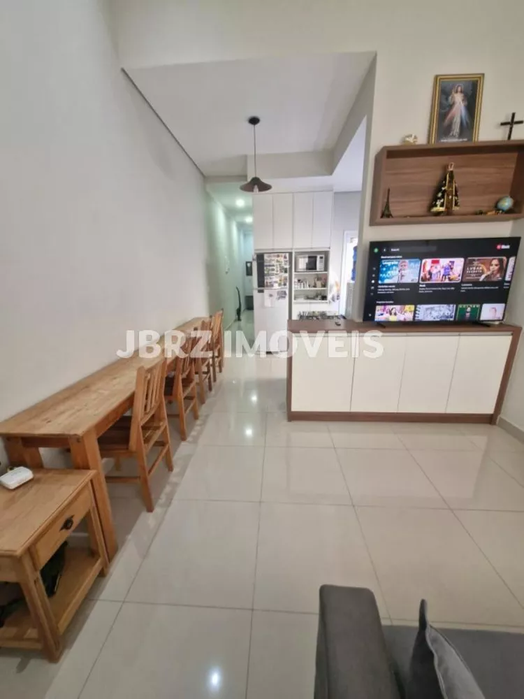 Casa à venda com 3 quartos, 110m² - Foto 1