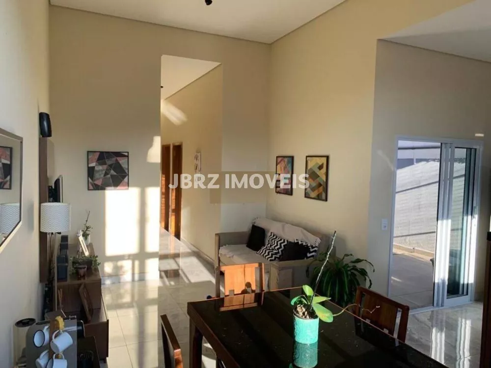 Casa à venda com 3 quartos, 80m² - Foto 1