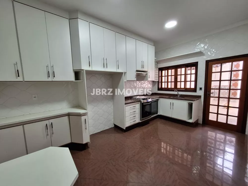 Casa de Condomínio para alugar com 5 quartos, 368m² - Foto 4