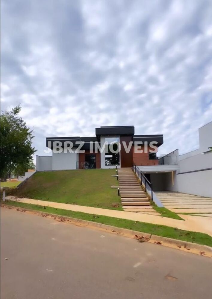 Casa, 4 quartos, 263 m² - Foto 1