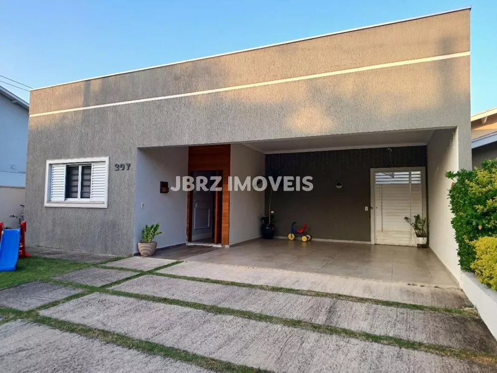 Casa à venda com 4 quartos, 228m² - Foto 1