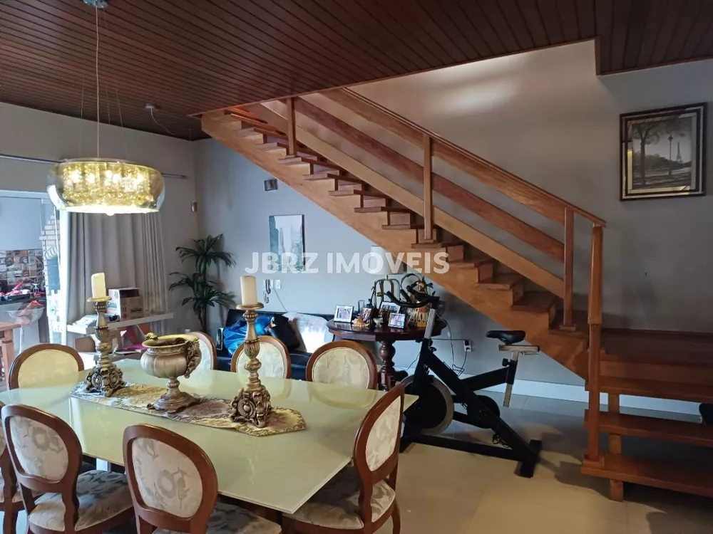 Casa à venda com 4 quartos, 228m² - Foto 4