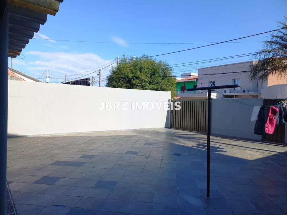 Casa à venda com 2 quartos, 300m² - Foto 2