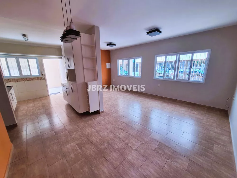 Casa à venda com 3 quartos, 150m² - Foto 2