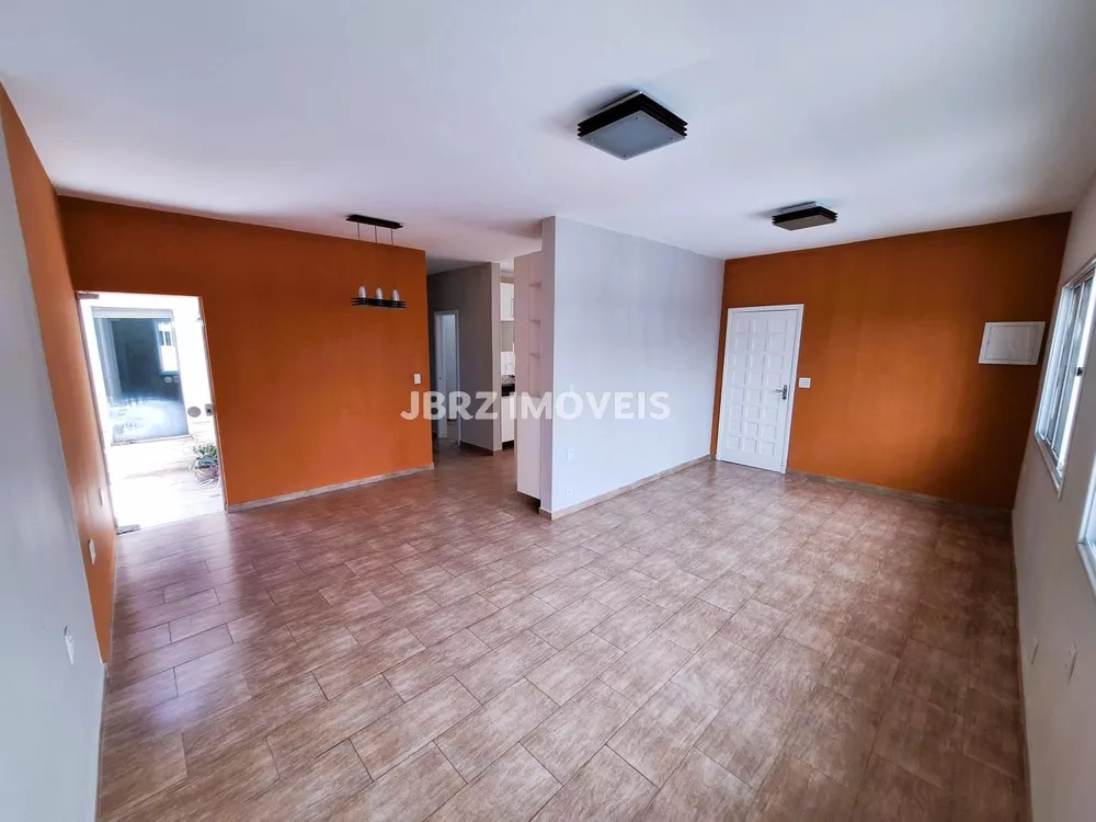 Casa à venda com 3 quartos, 150m² - Foto 1