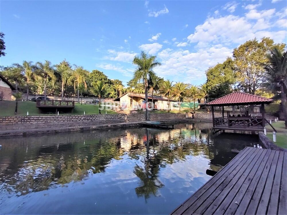 Chácara à venda com 5 quartos, 800m² - Foto 2