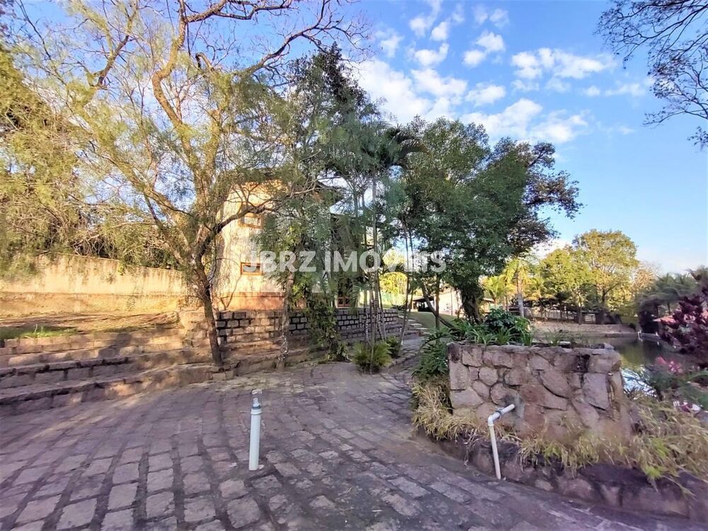 Chácara à venda com 5 quartos, 800m² - Foto 13