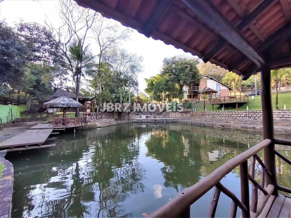 Chácara à venda com 5 quartos, 800m² - Foto 1