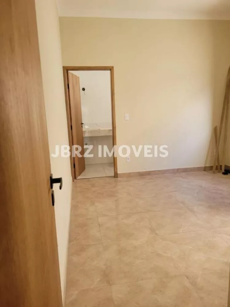 Casa à venda com 3 quartos, 82m² - Foto 2