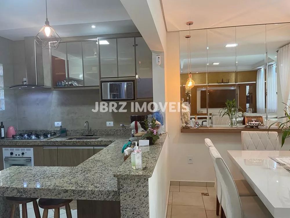 Casa à venda com 2 quartos, 108m² - Foto 1