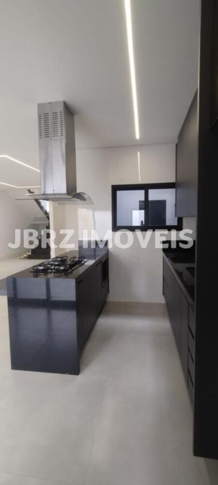 Casa para alugar com 3 quartos, 198m² - Foto 1