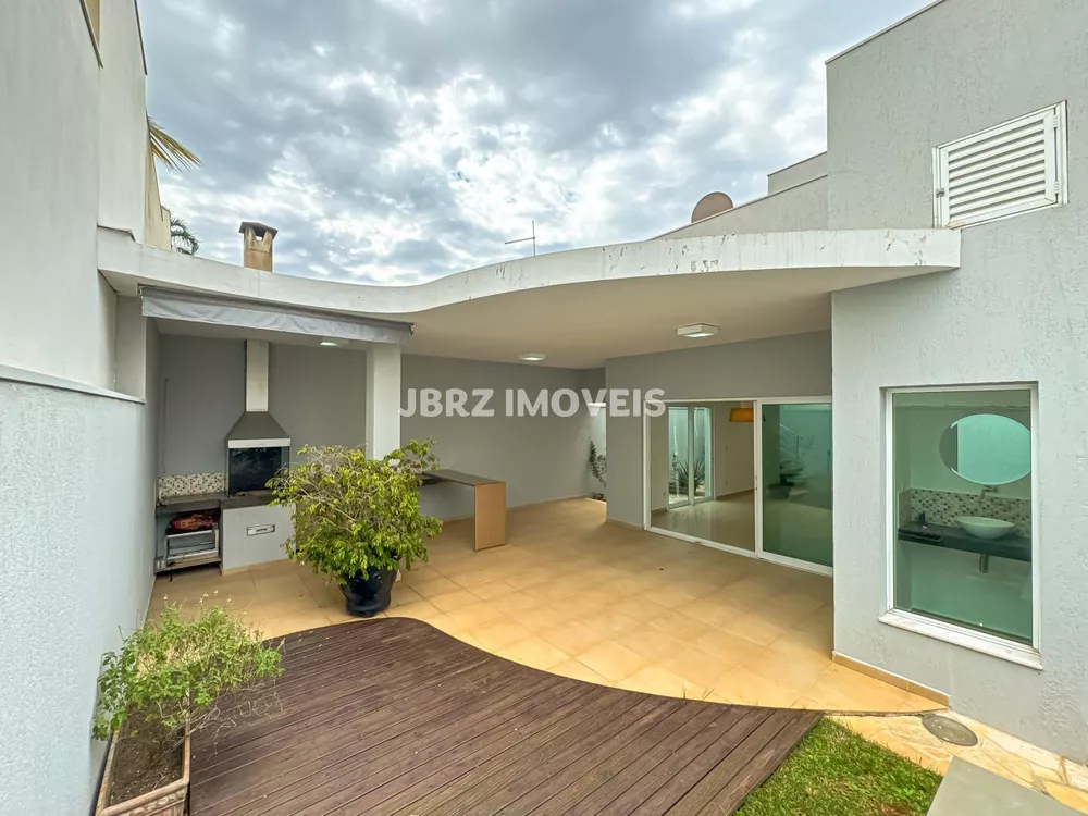 Casa à venda com 3 quartos, 208m² - Foto 3