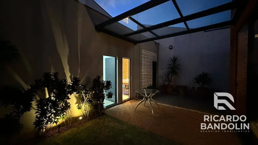 Casa, 3 quartos, 271 m² - Foto 1