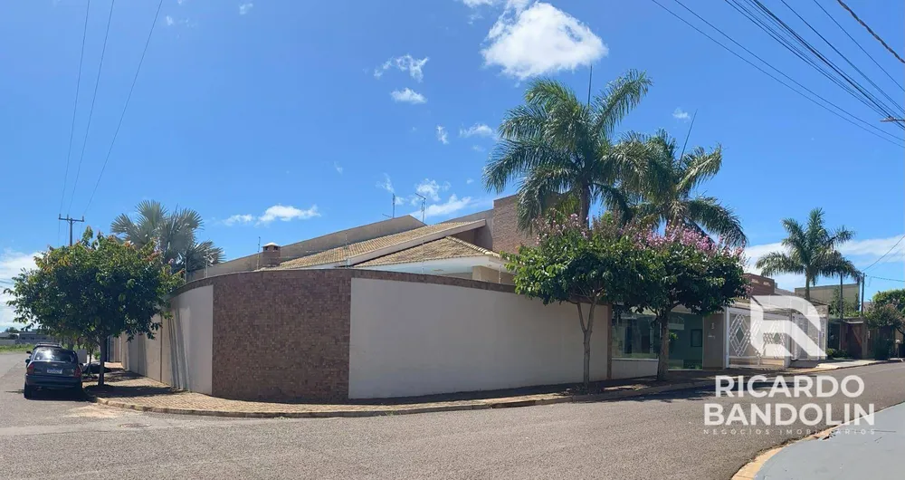 Casa, 3 quartos, 300 m² - Foto 1
