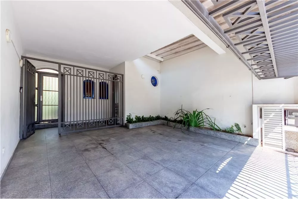 Casa à venda com 5 quartos, 185m² - Foto 1