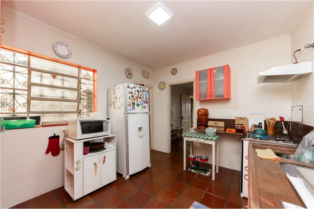 Casa à venda com 3 quartos, 220m² - Foto 2