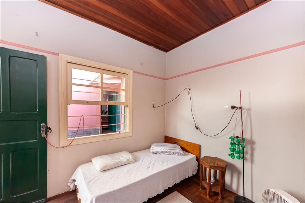 Casa à venda com 3 quartos, 220m² - Foto 4