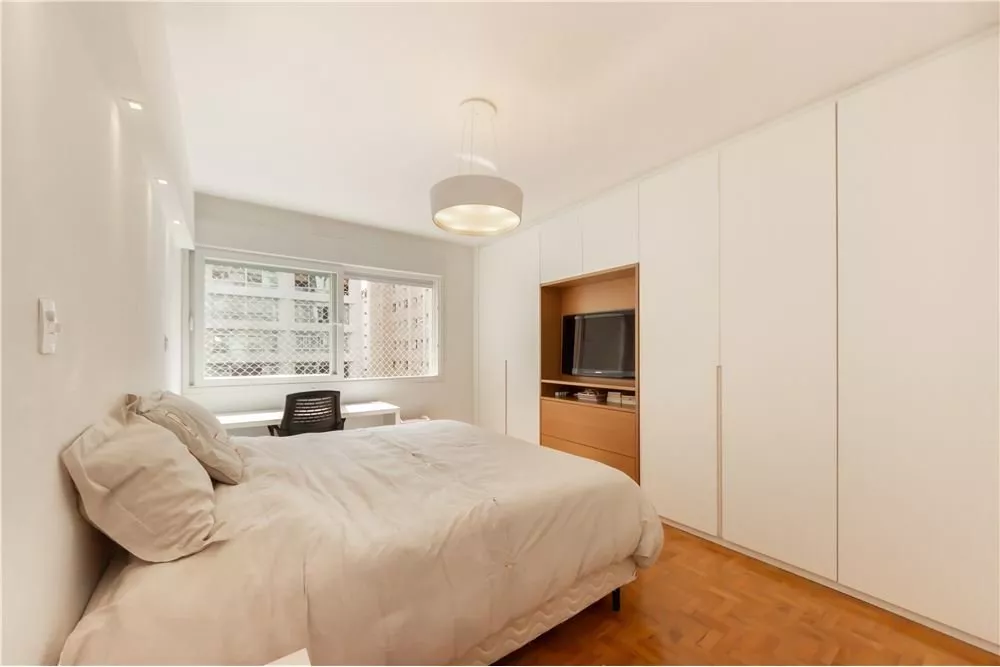 Apartamento à venda com 3 quartos, 198m² - Foto 2