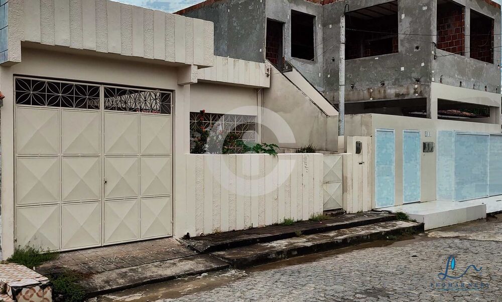 Casa à venda com 3 quartos, 151m² - Foto 1