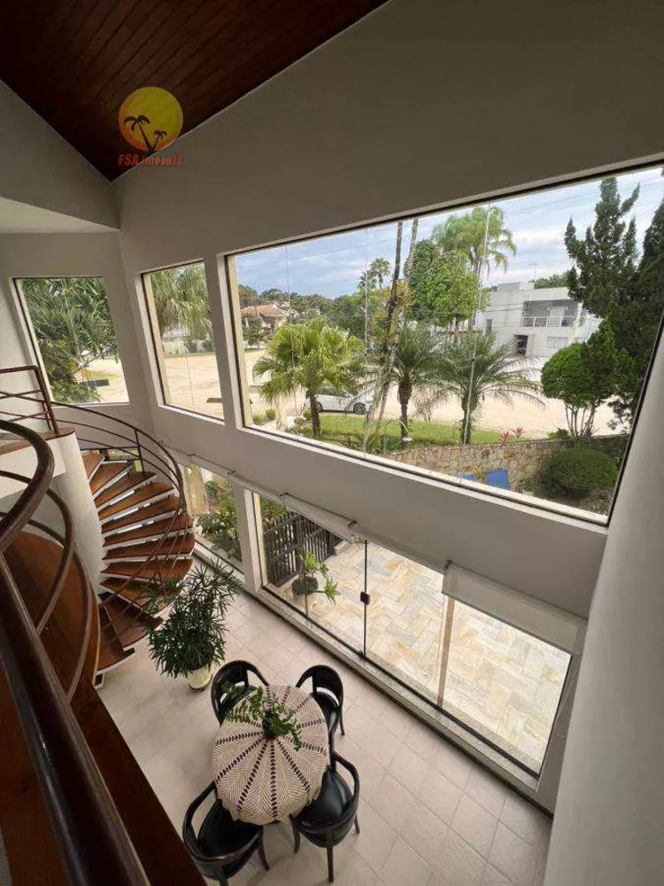 Casa, 4 quartos, 256 m² - Foto 1