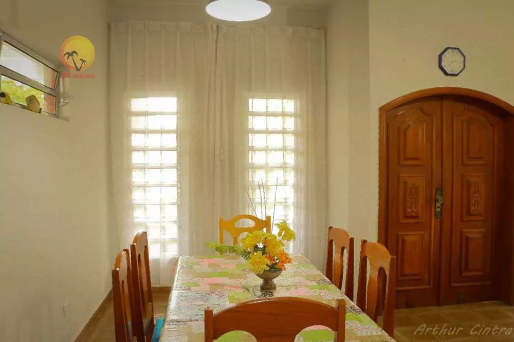 Casa, 3 quartos, 227 m² - Foto 1