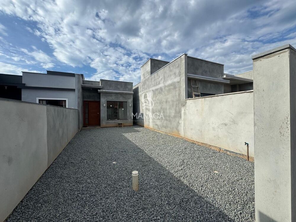 Casa à venda com 2 quartos, 60m² - Foto 1