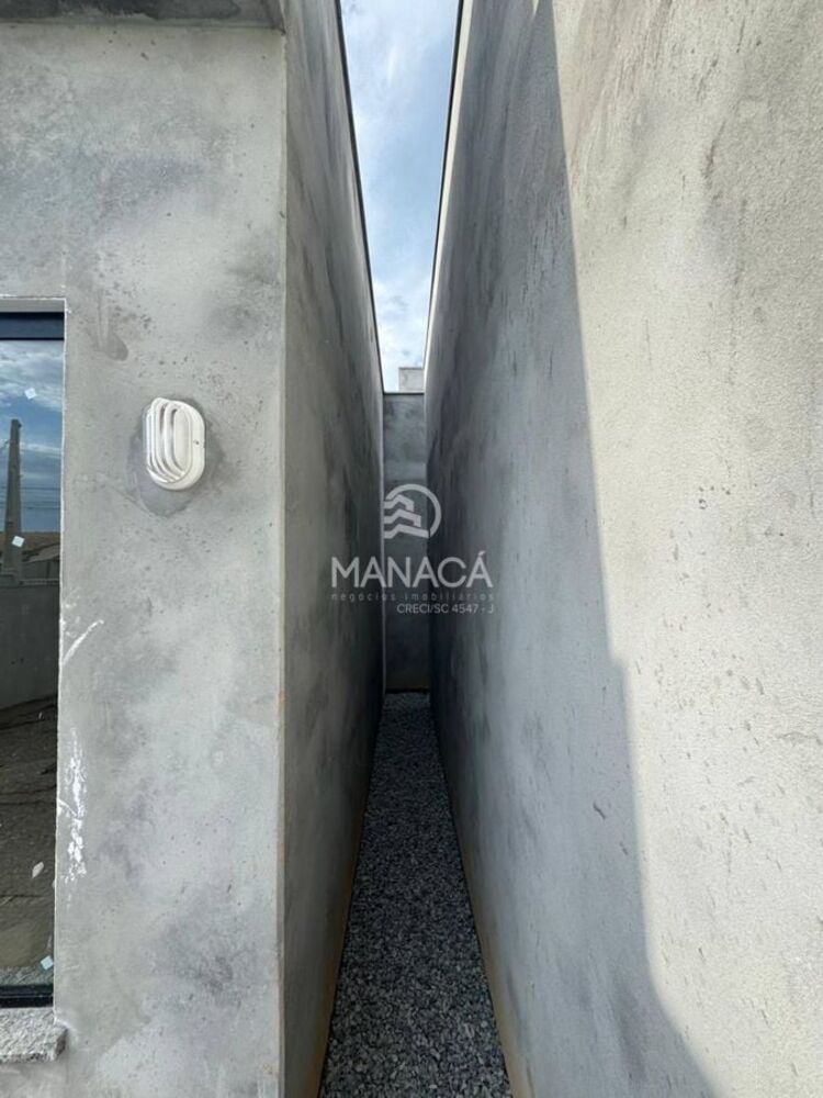 Casa à venda com 2 quartos, 60m² - Foto 2