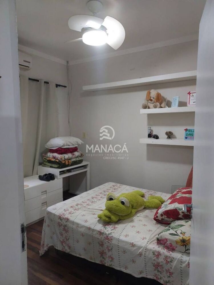 Casa à venda com 8 quartos, 126m² - Foto 2