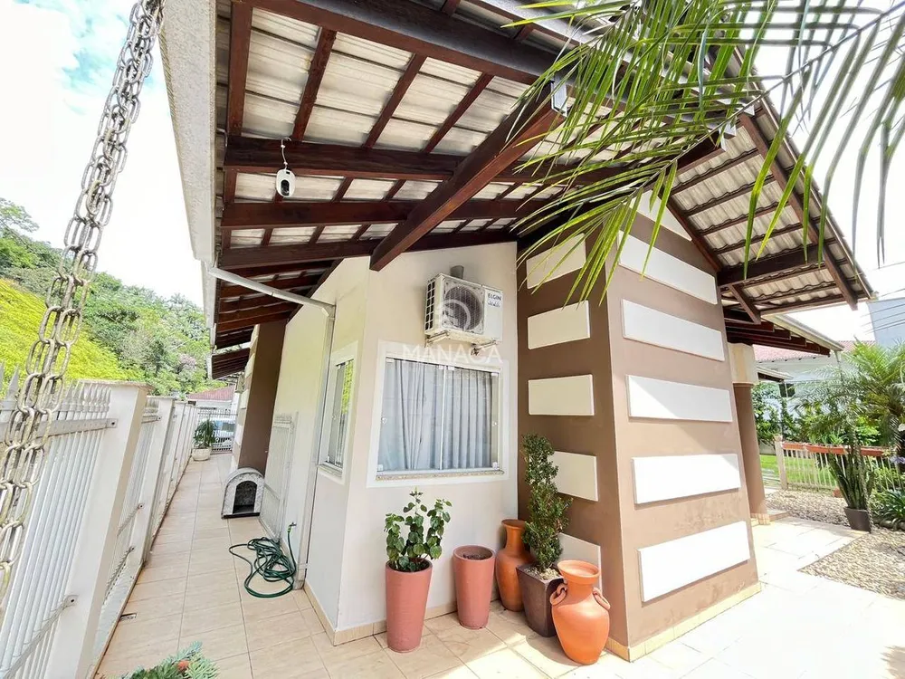 Casa, 3 quartos, 242 m² - Foto 1