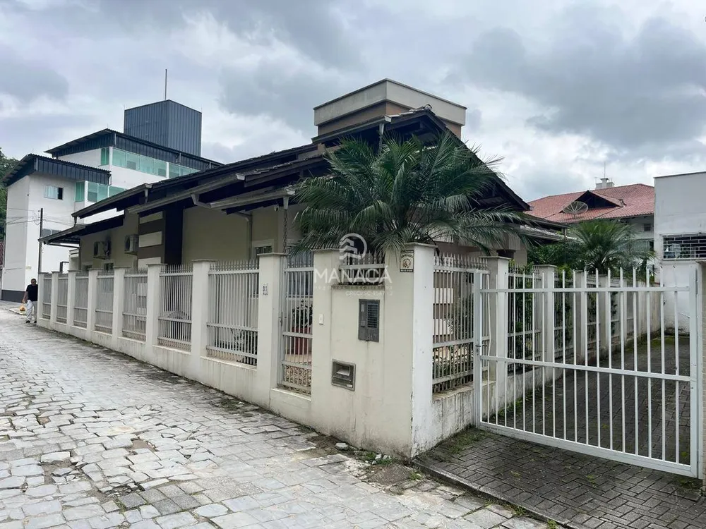 Casa, 3 quartos, 242 m² - Foto 4