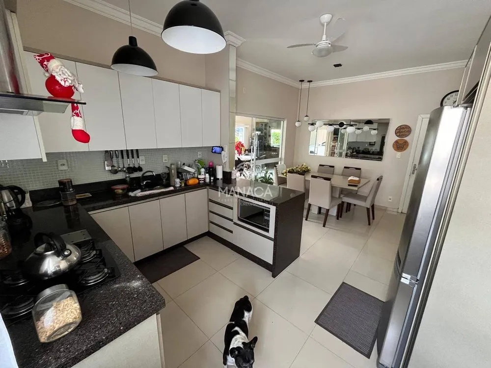 Casa, 3 quartos, 242 m² - Foto 7