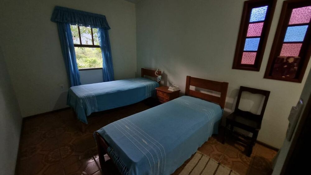 Chácara à venda com 4 quartos, 300m² - Foto 2