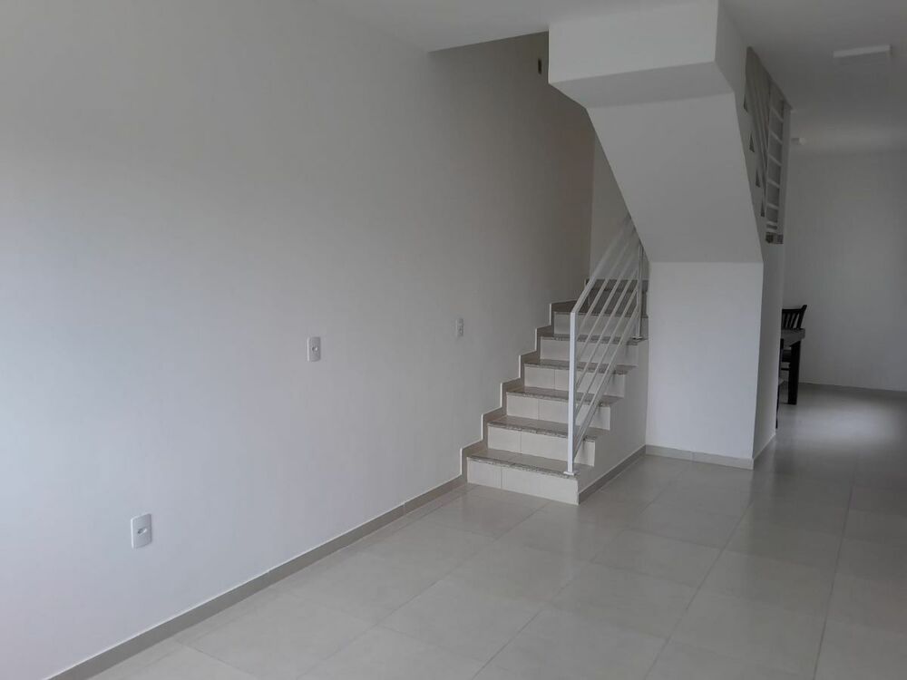 Casa à venda com 2 quartos, 86m² - Foto 2