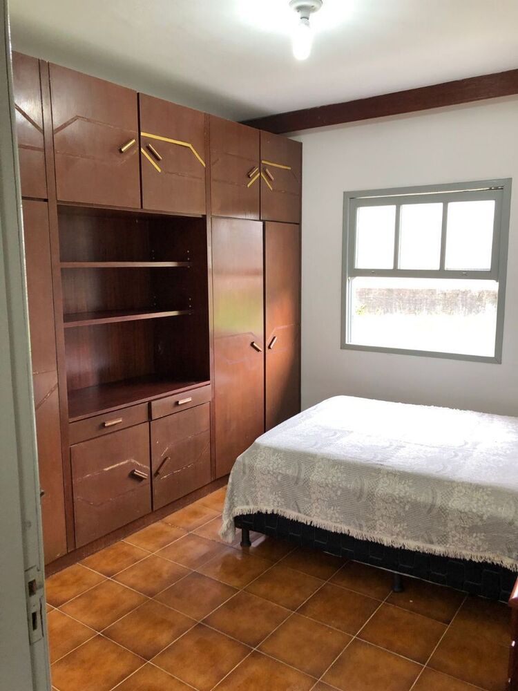 Casa para alugar com 4 quartos, 100m² - Foto 1