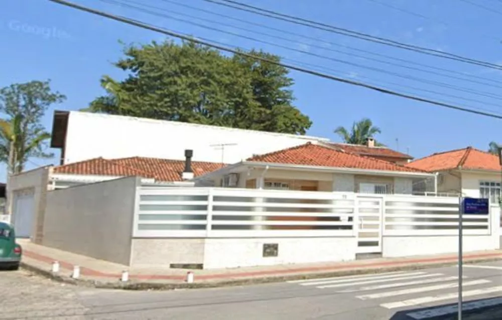 Casa à venda com 3 quartos, 136 - Foto 1