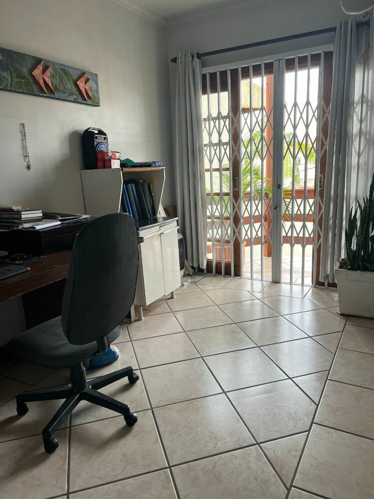 Casa, 4 quartos, 329 m² - Foto 1