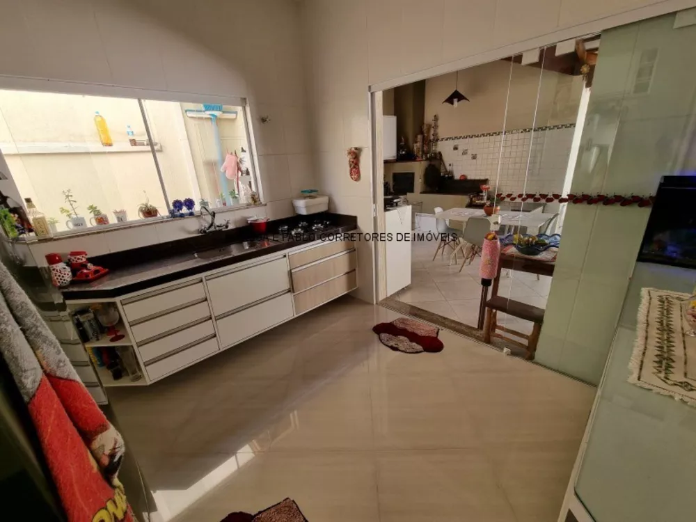 Casa, 3 quartos, 270 m² - Foto 3