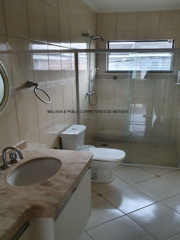 Casa à venda com 3 quartos, 300m² - Foto 2