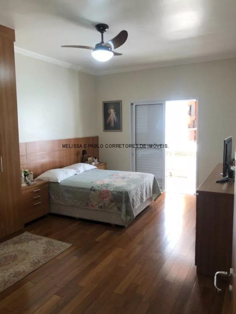 Casa, 5 quartos, 209 m² - Foto 1