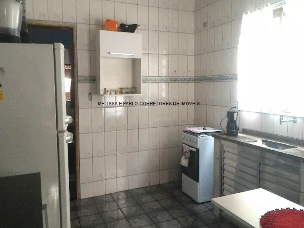 Casa à venda com 4 quartos, 173m² - Foto 2